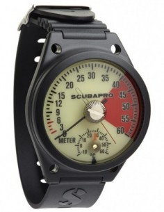 Scubapro´s Standard Depth Gauge features a fluorescent scale, a built-in temperature gauge and fits nicely on a comfortable wris