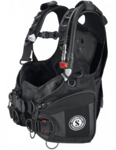 The front-adjustable X-Black features SCUBAPRO's exclusive AirFlex system that simplifies buoyancy control and guarantees an ext